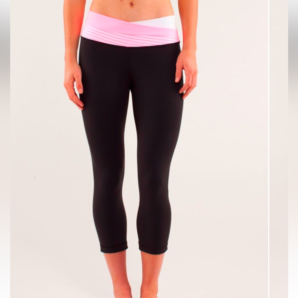 RARE Lululemon Astro Wunder Under Crop - Black/White/Pink Shell, size 6 (nwot)